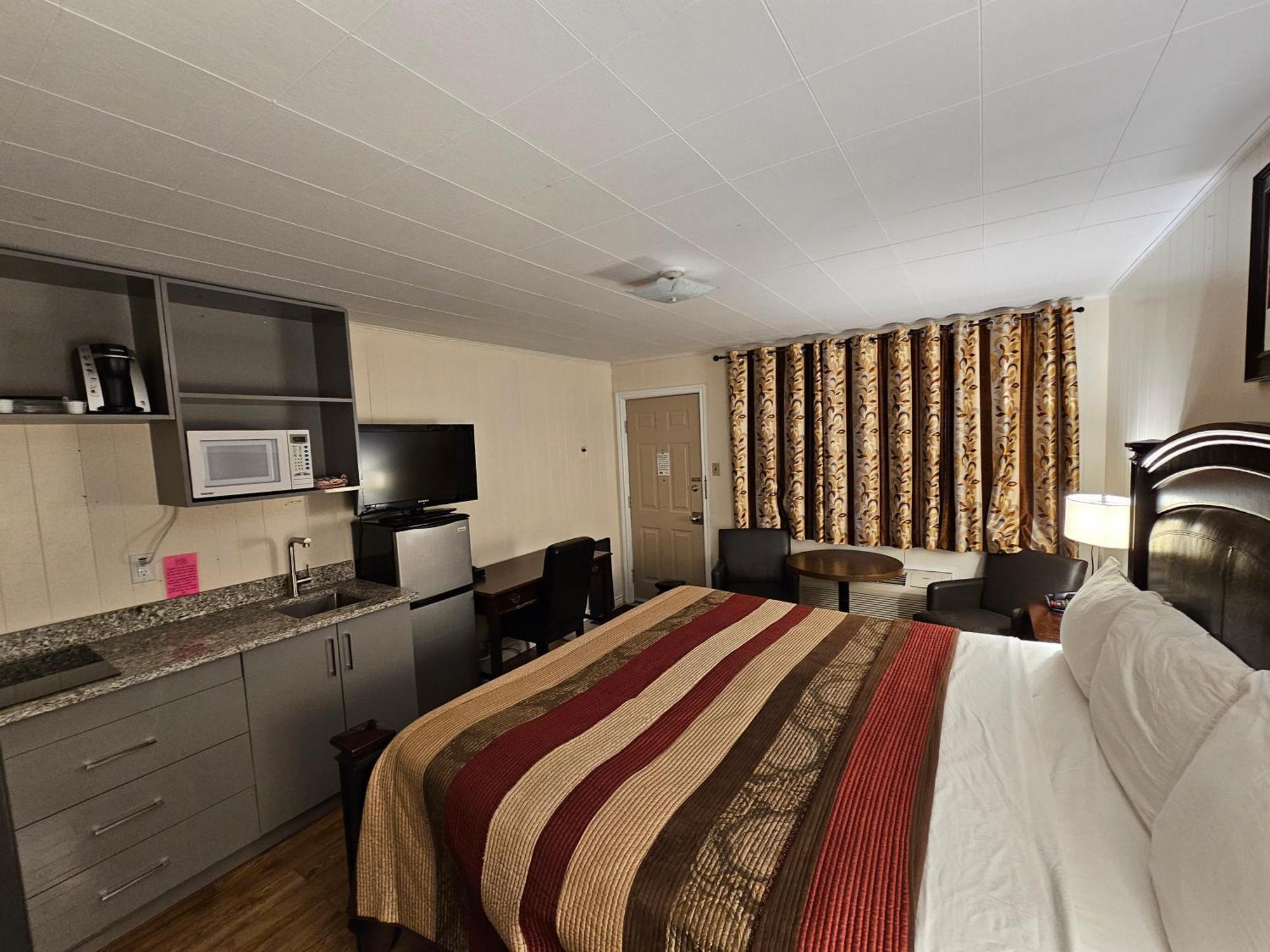 Parkway Motel & European Lodges Pincher Creek Eksteriør bilde