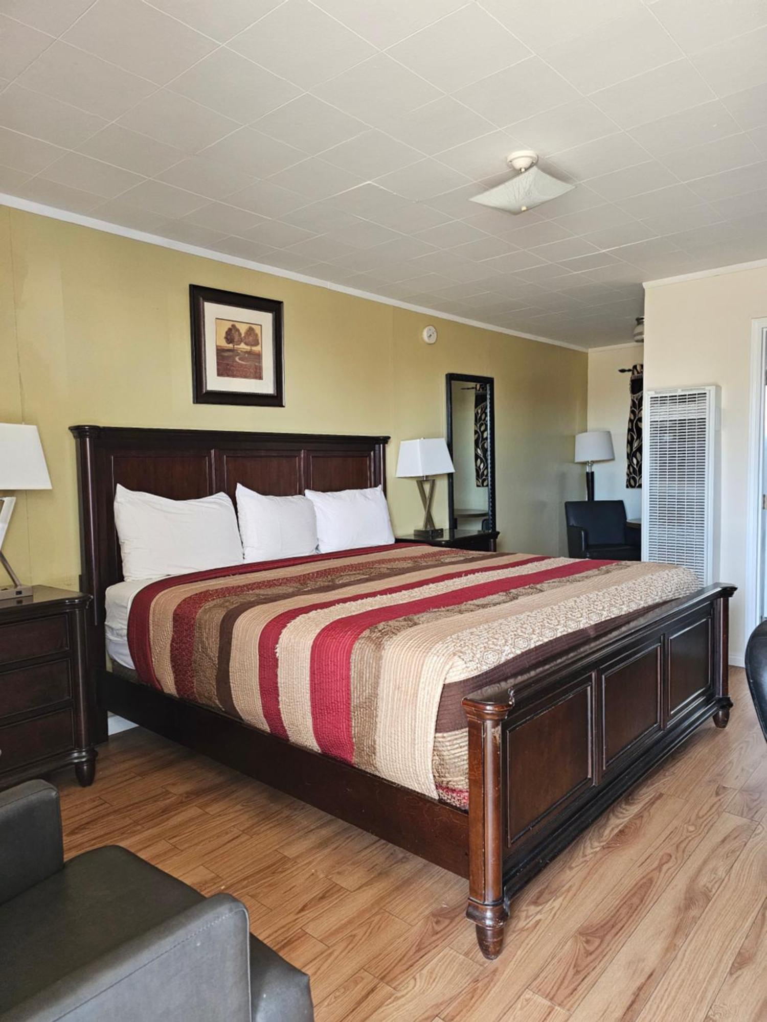 Parkway Motel & European Lodges Pincher Creek Eksteriør bilde