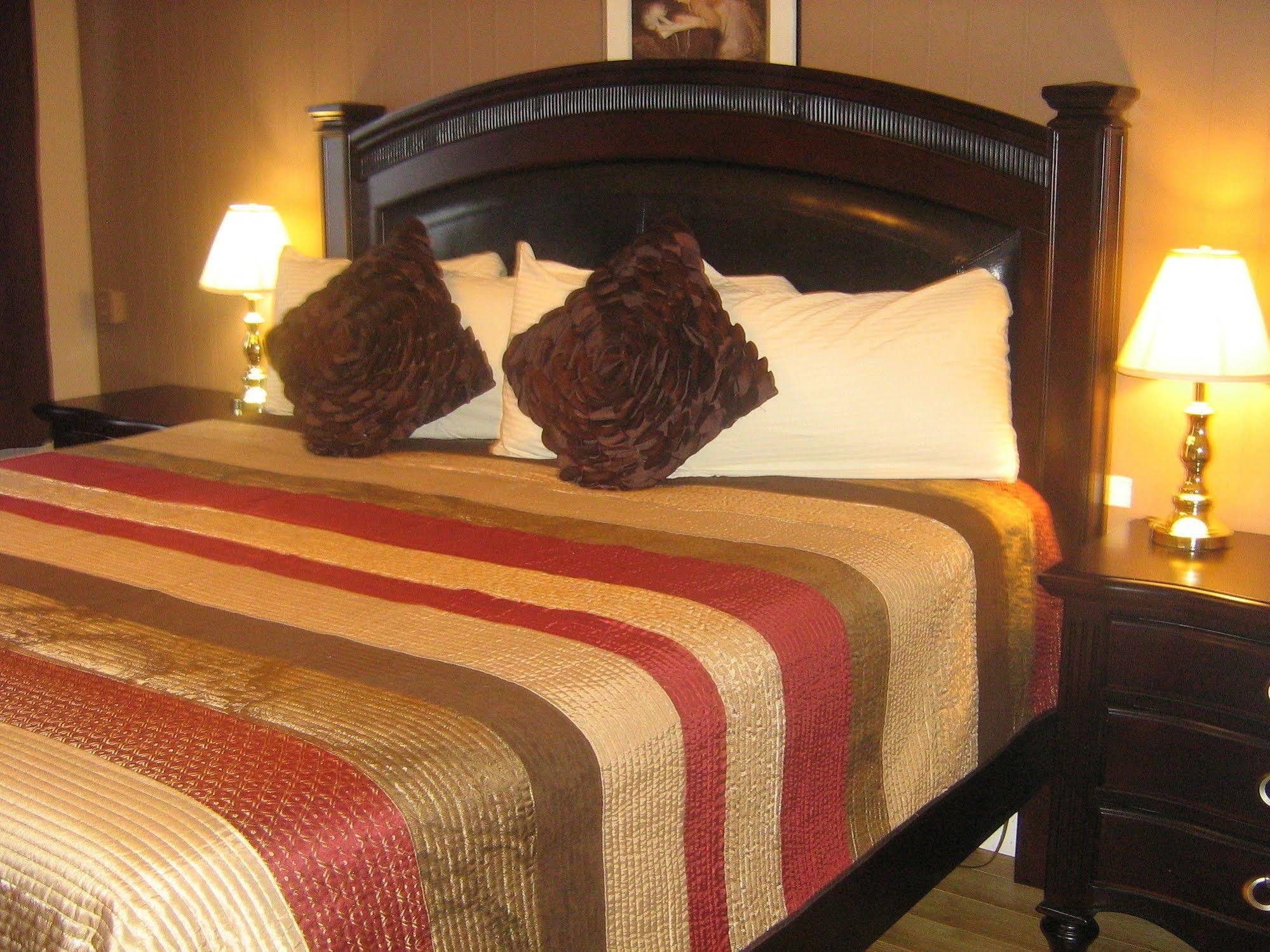 Parkway Motel & European Lodges Pincher Creek Eksteriør bilde